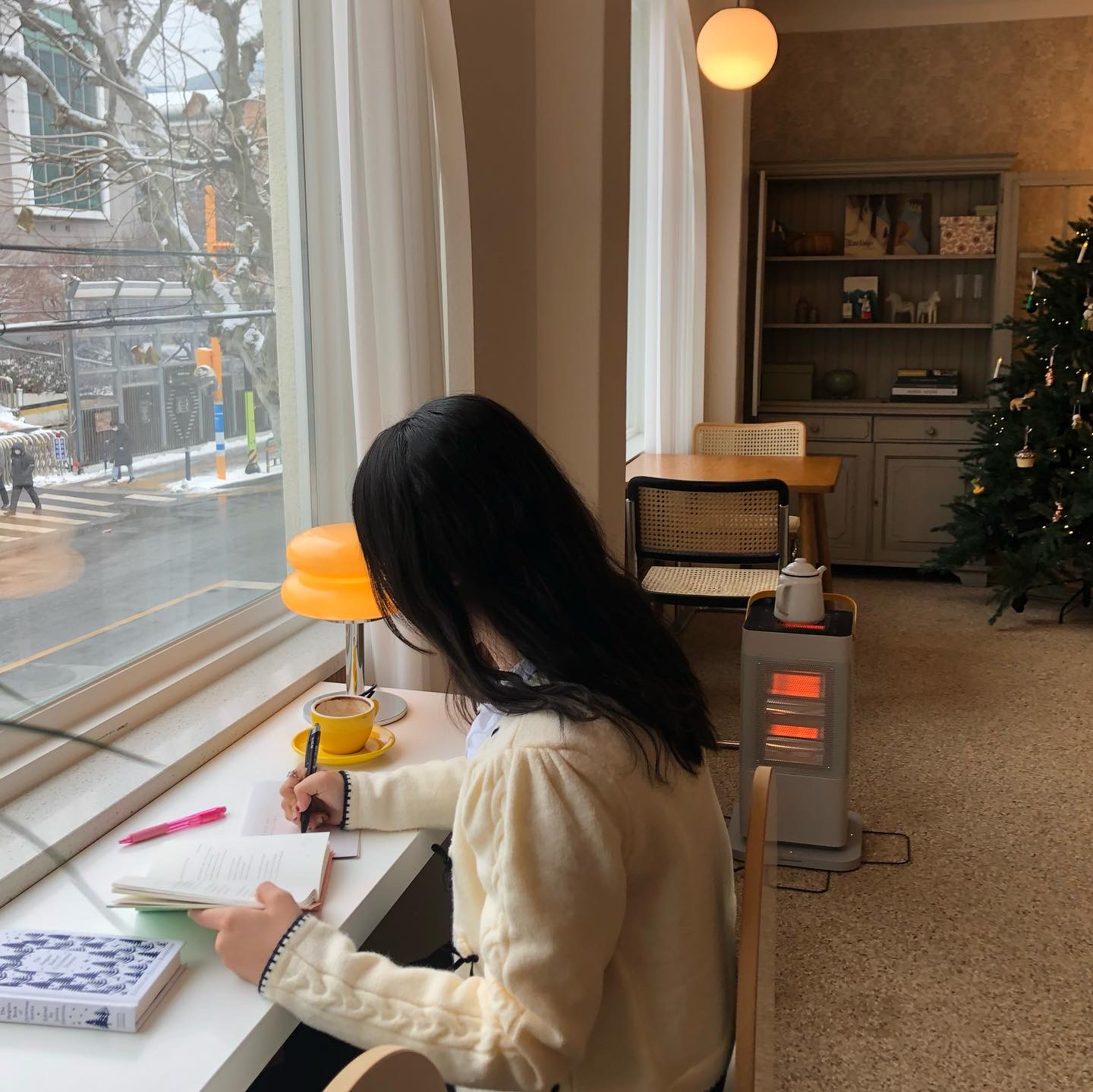 Jiwon Shin - Artist Profile