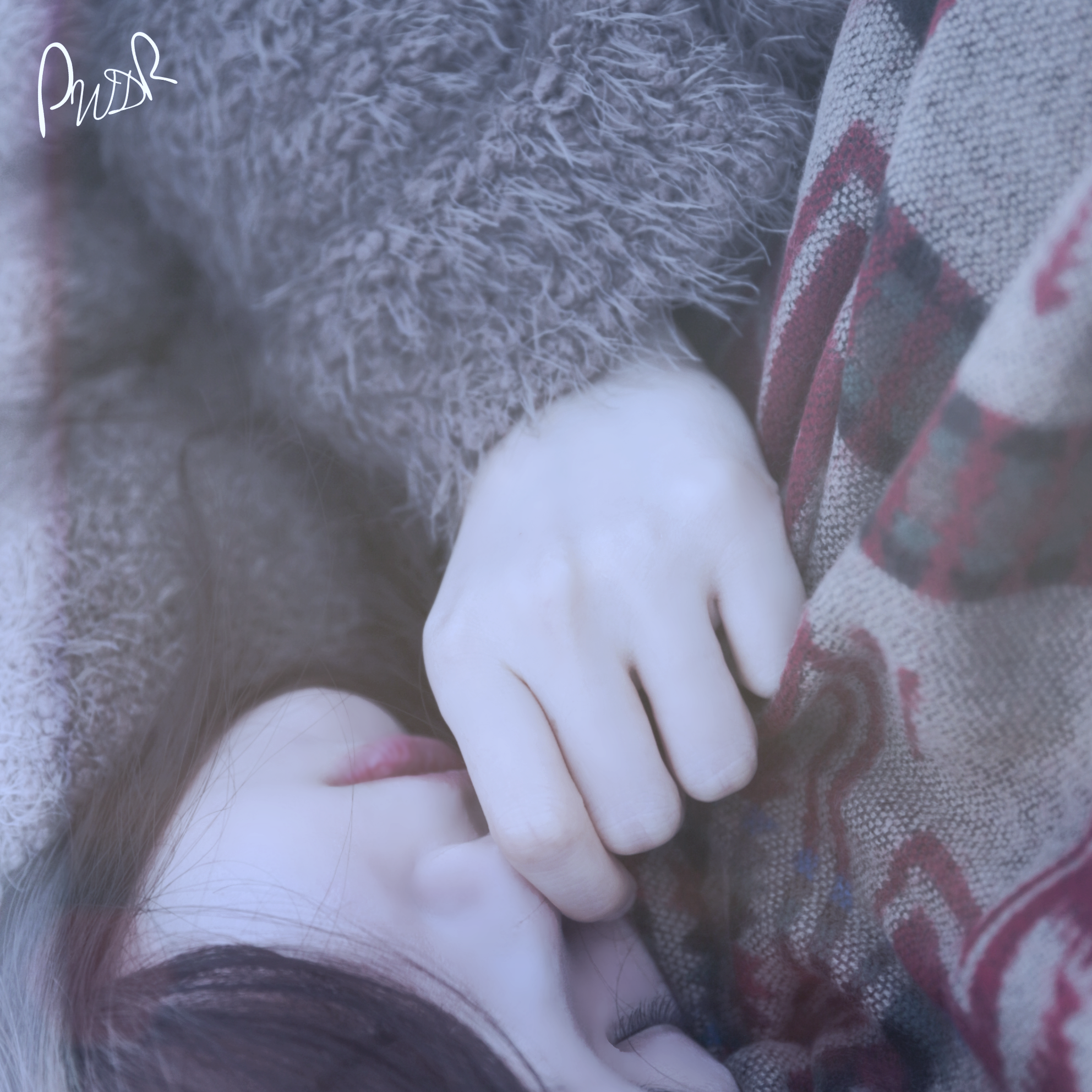 누워